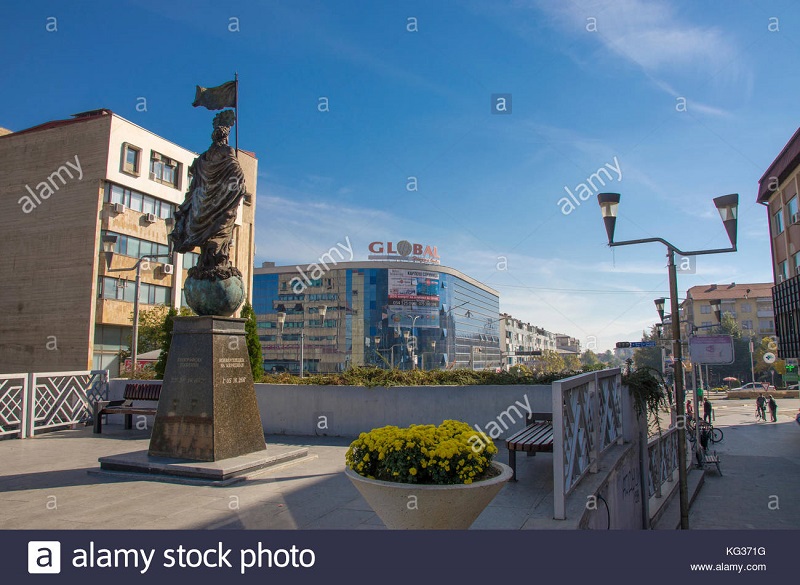 strumica-city-center-macedonia-monument-global-trade-center-KG371G
